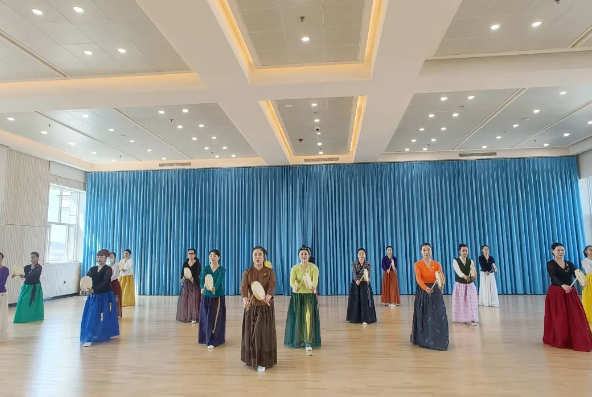 延吉市文化馆举办了“朝鲜族农乐舞”的非遗研讨会