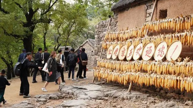 沉浸式影视体验案例：红嫂家乡旅游区“跟着团长打县城”